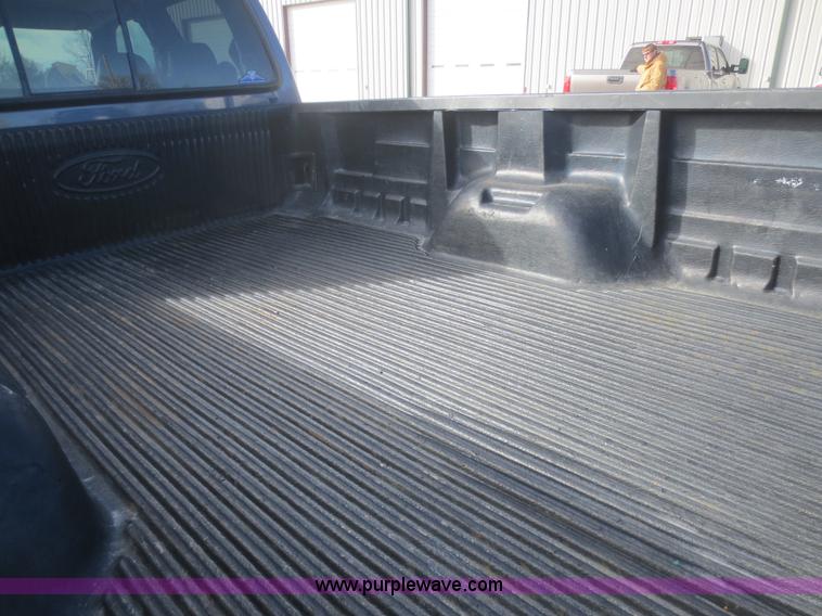 image for item D2215 2005 Ford F350 Super Duty Lariat Crew Cab pickup truck