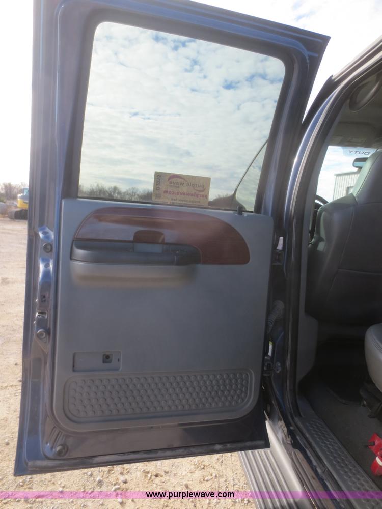 image for item D2215 2005 Ford F350 Super Duty Lariat Crew Cab pickup truck