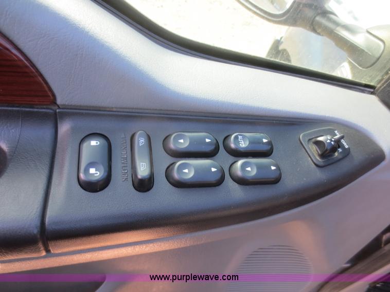 image for item D2215 2005 Ford F350 Super Duty Lariat Crew Cab pickup truck