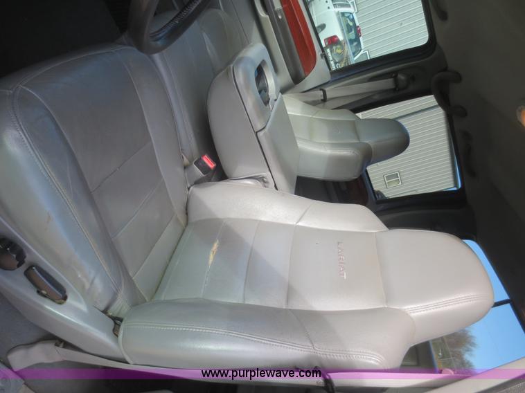 image for item D2215 2005 Ford F350 Super Duty Lariat Crew Cab pickup truck