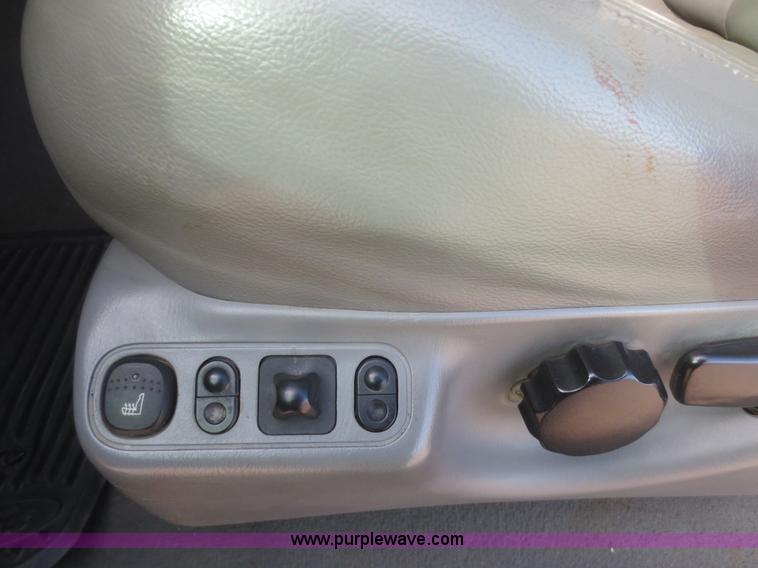 image for item D2215 2005 Ford F350 Super Duty Lariat Crew Cab pickup truck