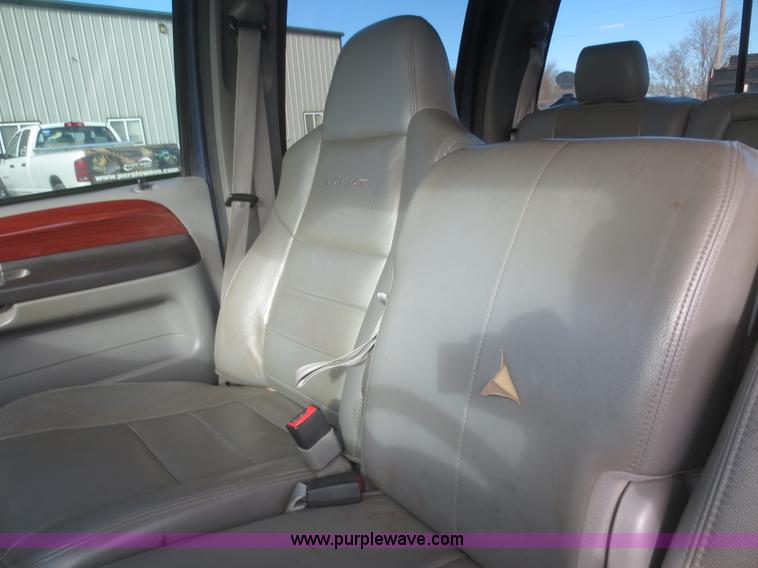 image for item D2215 2005 Ford F350 Super Duty Lariat Crew Cab pickup truck