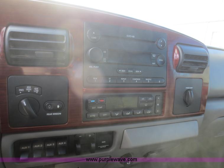 image for item D2215 2005 Ford F350 Super Duty Lariat Crew Cab pickup truck