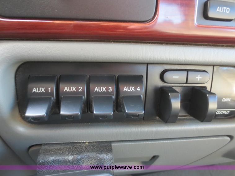 image for item D2215 2005 Ford F350 Super Duty Lariat Crew Cab pickup truck