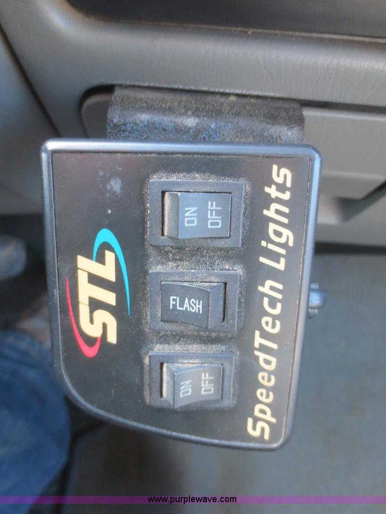 image for item D2215 2005 Ford F350 Super Duty Lariat Crew Cab pickup truck