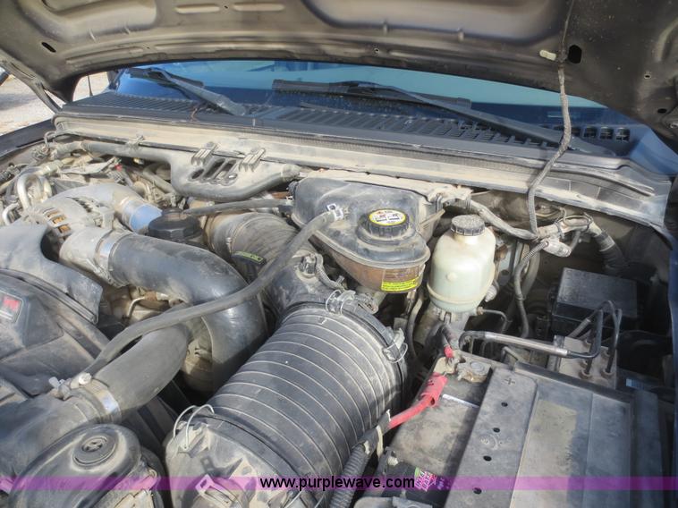 image for item D2215 2005 Ford F350 Super Duty Lariat Crew Cab pickup truck