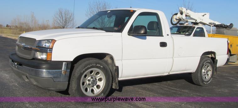 image for item F8886 2005 Chevrolet Silverado 1500 pickup truck