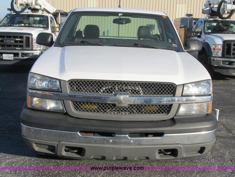 image for item F8886 2005 Chevrolet Silverado 1500 pickup truck