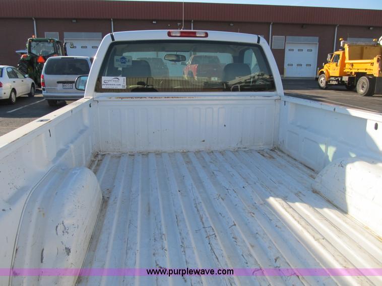 image for item F8886 2005 Chevrolet Silverado 1500 pickup truck