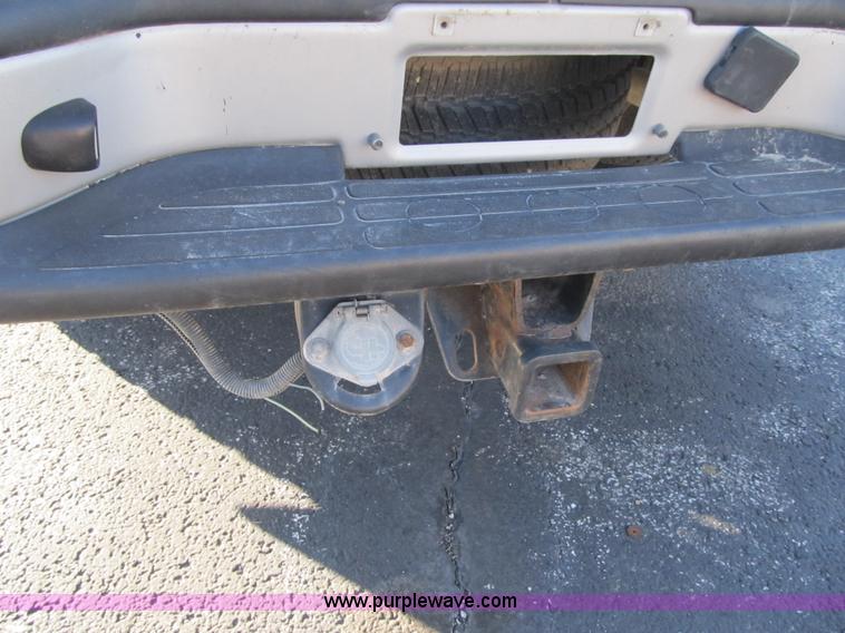 image for item F8886 2005 Chevrolet Silverado 1500 pickup truck