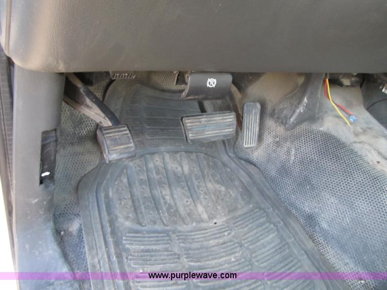 image for item F8886 2005 Chevrolet Silverado 1500 pickup truck