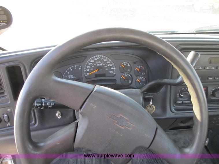 image for item F8886 2005 Chevrolet Silverado 1500 pickup truck