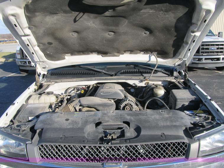 image for item F8886 2005 Chevrolet Silverado 1500 pickup truck