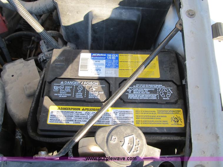 image for item F8886 2005 Chevrolet Silverado 1500 pickup truck