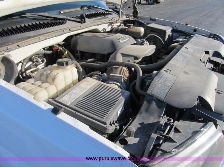 image for item F8886 2005 Chevrolet Silverado 1500 pickup truck