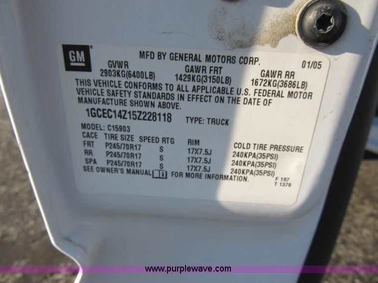 image for item F8886 2005 Chevrolet Silverado 1500 pickup truck