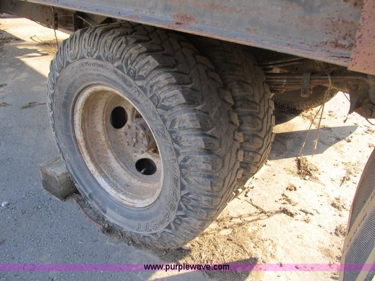 image for item F8891 1987 Ford F350 XL dump bed truck