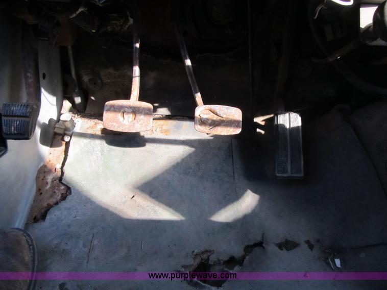 image for item F8891 1987 Ford F350 XL dump bed truck