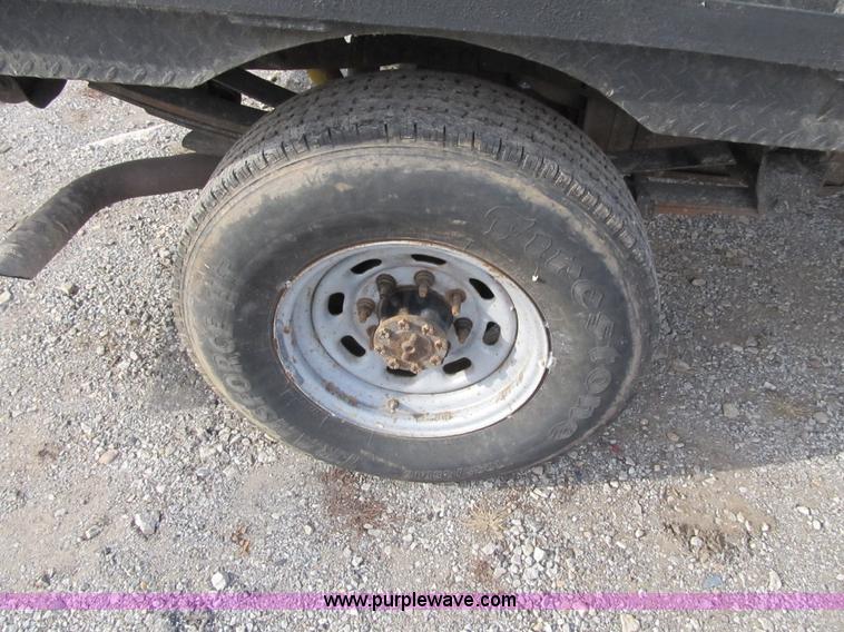 image for item F8896 2002 Ford F250 Super Duty XL flatbed pickup truck