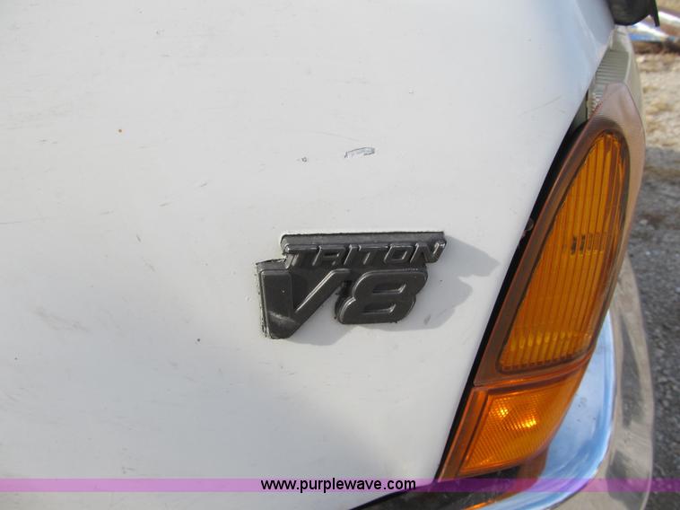 image for item F8896 2002 Ford F250 Super Duty XL flatbed pickup truck