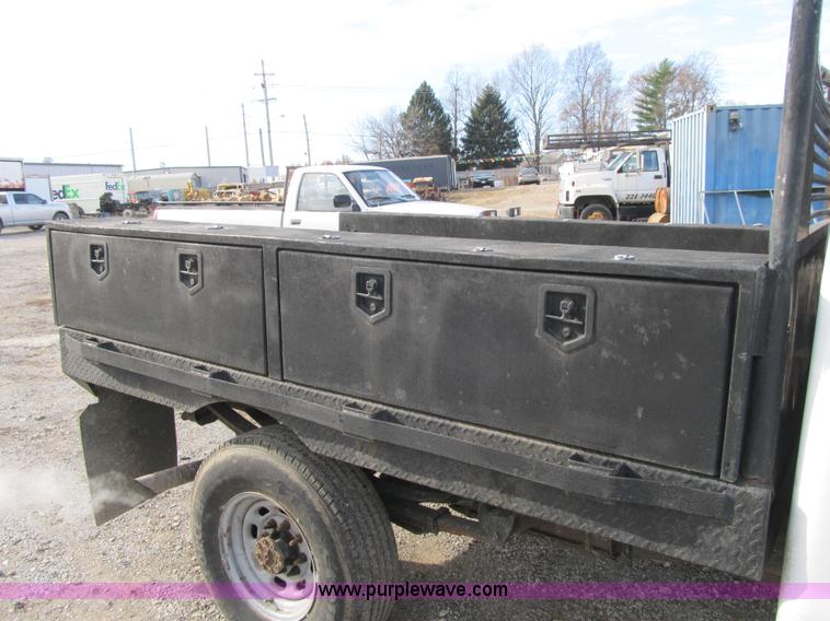 image for item F8896 2002 Ford F250 Super Duty XL flatbed pickup truck