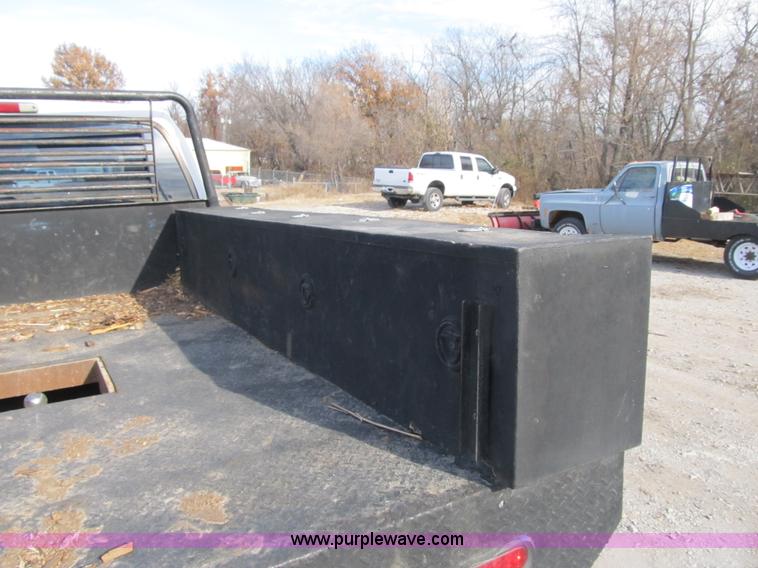 image for item F8896 2002 Ford F250 Super Duty XL flatbed pickup truck