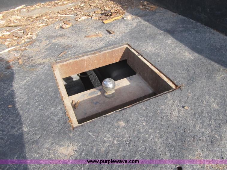 image for item F8896 2002 Ford F250 Super Duty XL flatbed pickup truck