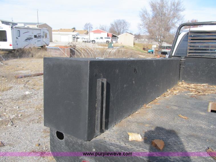 image for item F8896 2002 Ford F250 Super Duty XL flatbed pickup truck