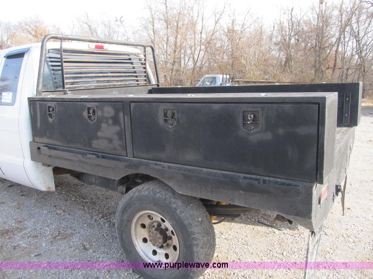 image for item F8896 2002 Ford F250 Super Duty XL flatbed pickup truck
