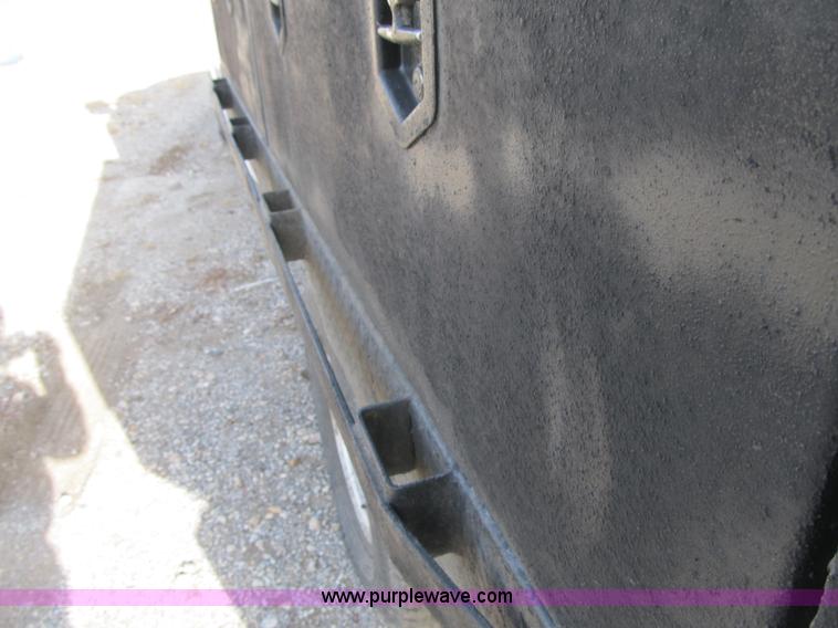 image for item F8896 2002 Ford F250 Super Duty XL flatbed pickup truck