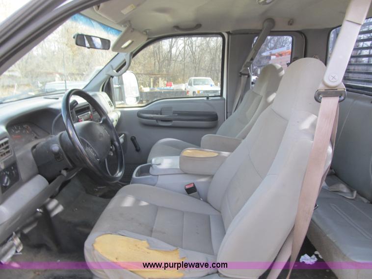 image for item F8896 2002 Ford F250 Super Duty XL flatbed pickup truck