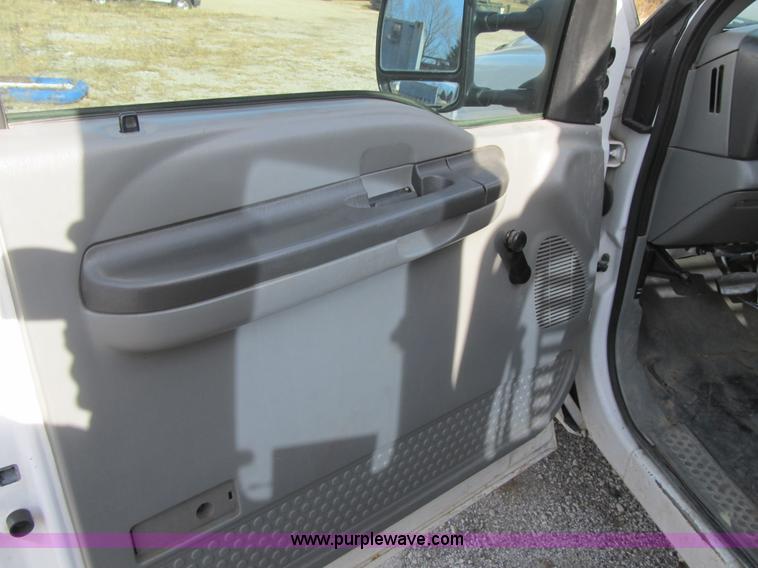 image for item F8896 2002 Ford F250 Super Duty XL flatbed pickup truck