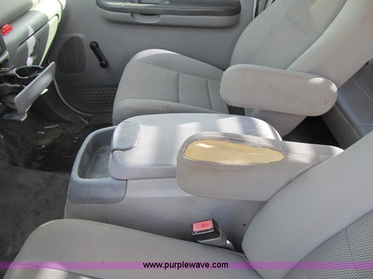 image for item F8896 2002 Ford F250 Super Duty XL flatbed pickup truck