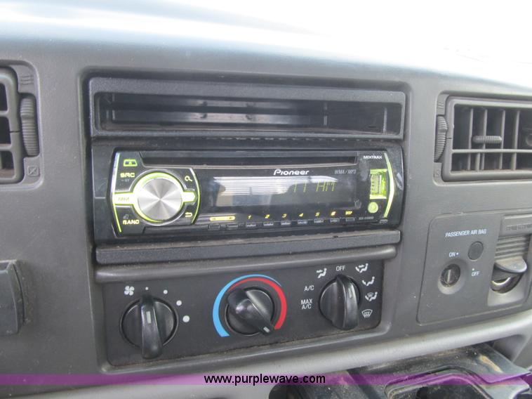 image for item F8896 2002 Ford F250 Super Duty XL flatbed pickup truck