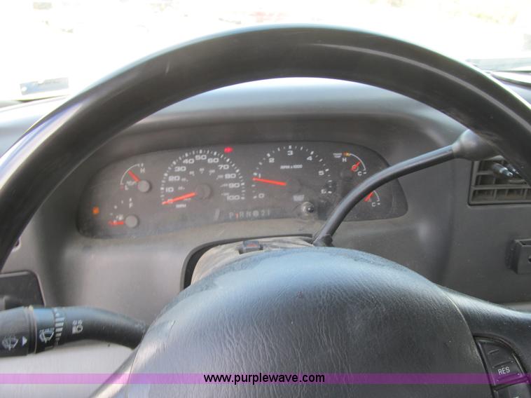 image for item F8896 2002 Ford F250 Super Duty XL flatbed pickup truck