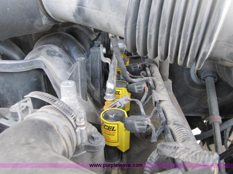 image for item F8896 2002 Ford F250 Super Duty XL flatbed pickup truck