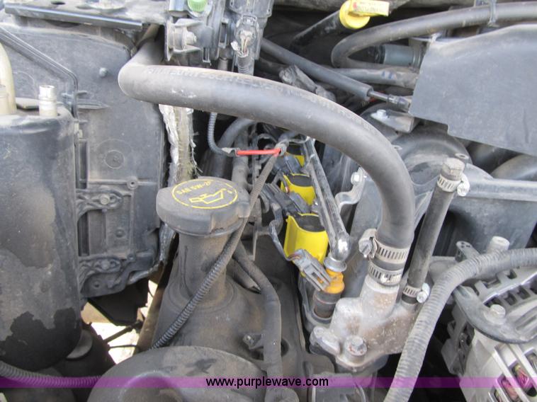 image for item F8896 2002 Ford F250 Super Duty XL flatbed pickup truck