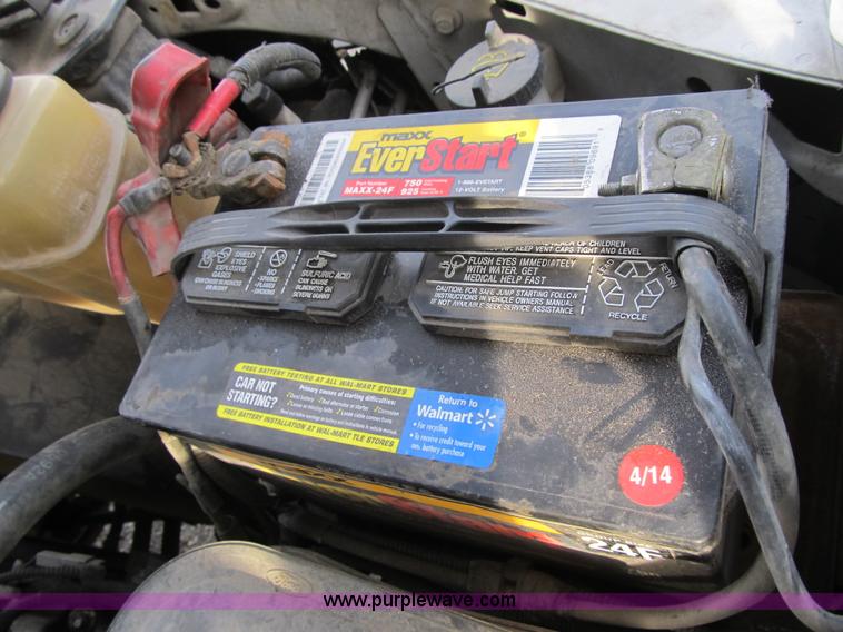 image for item F8896 2002 Ford F250 Super Duty XL flatbed pickup truck