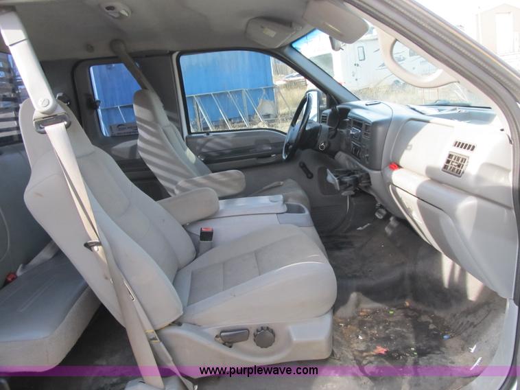 image for item F8896 2002 Ford F250 Super Duty XL flatbed pickup truck