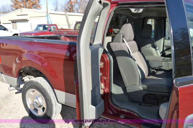 image for item F8904 2004 Ford F150 XLT Heritage SuperCab pickup truck