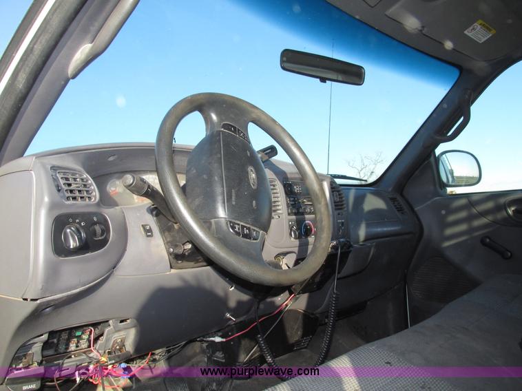 image for item G9875 2001 Ford F150 XL SuperCab pickup truck