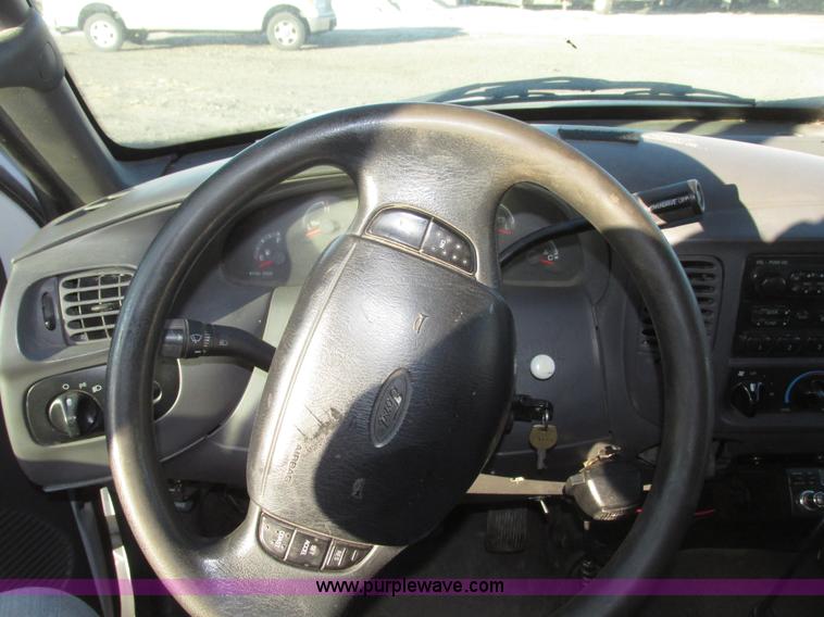 image for item G9875 2001 Ford F150 XL SuperCab pickup truck