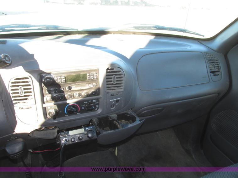 image for item G9875 2001 Ford F150 XL SuperCab pickup truck