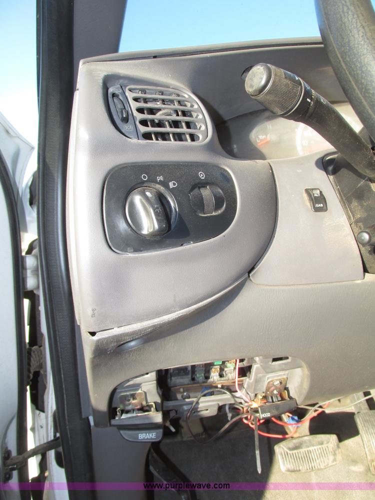 image for item G9875 2001 Ford F150 XL SuperCab pickup truck