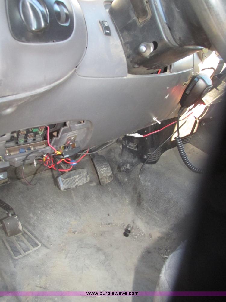 image for item G9875 2001 Ford F150 XL SuperCab pickup truck