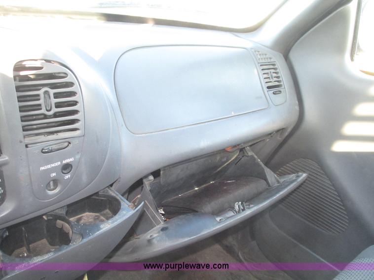 image for item G9875 2001 Ford F150 XL SuperCab pickup truck