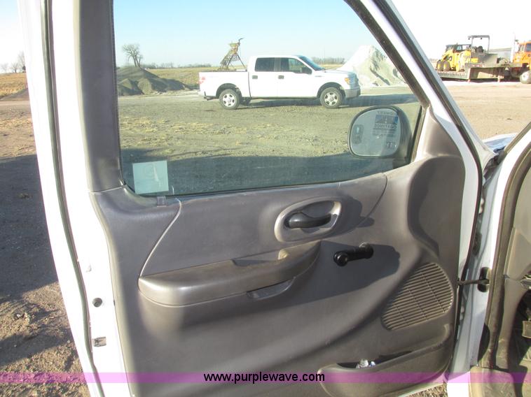 image for item G9875 2001 Ford F150 XL SuperCab pickup truck