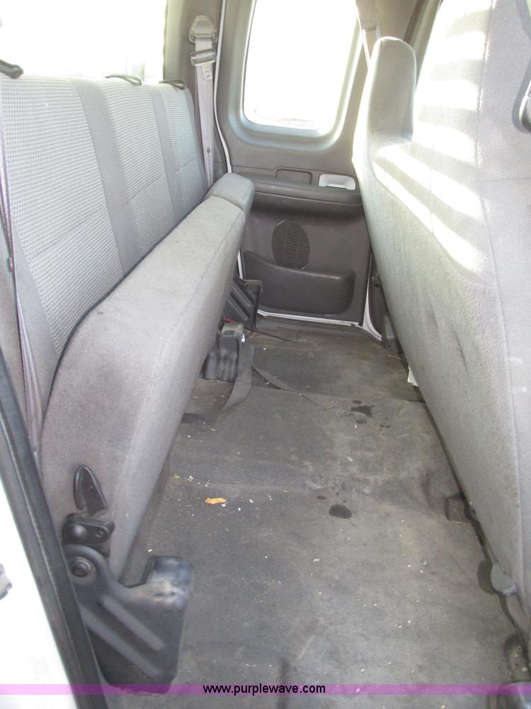 image for item G9875 2001 Ford F150 XL SuperCab pickup truck