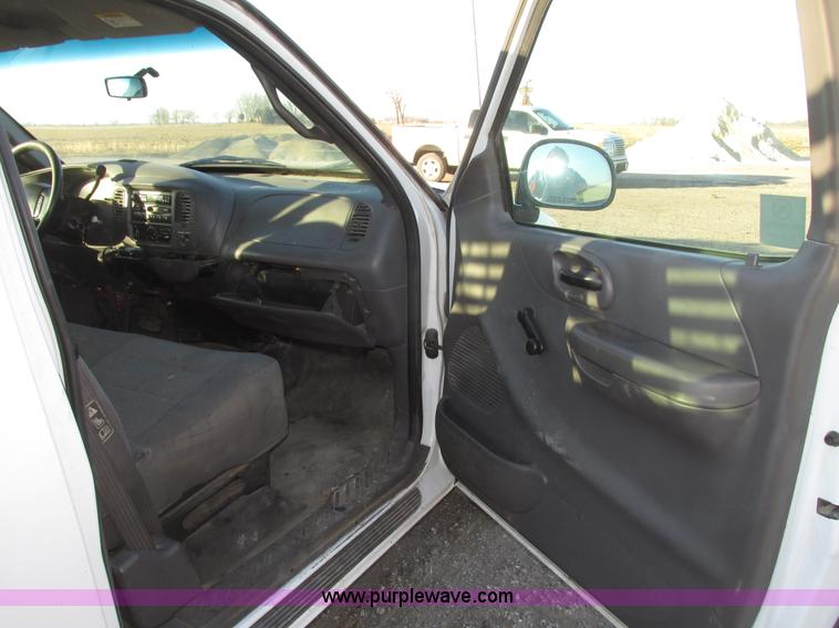 image for item G9875 2001 Ford F150 XL SuperCab pickup truck