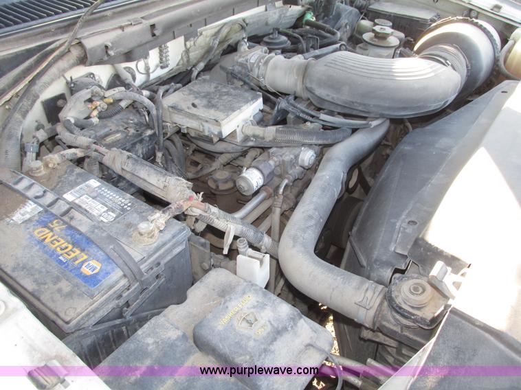 image for item G9875 2001 Ford F150 XL SuperCab pickup truck